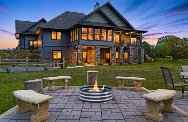 Luxury Mountain Views w/Fire Pit & Pet-Friendly + Biltmore Pass | 22 Min AVL