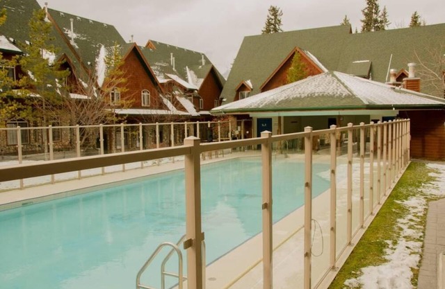 Luxury Mystic Hot Pools Townhouse