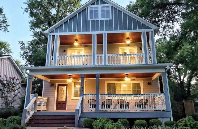 LUXURY NASH RETREAT - 1.5 Miles from Broadway - Sleeps 12