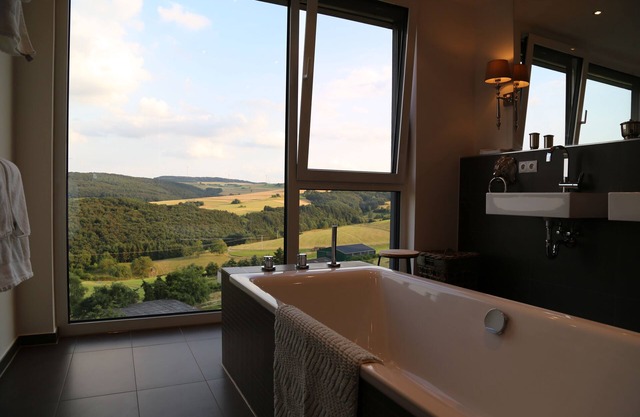LUXURY NEW CONSTRUCTION in prime location: Eifel, Nürburgring, A61, panoramic view