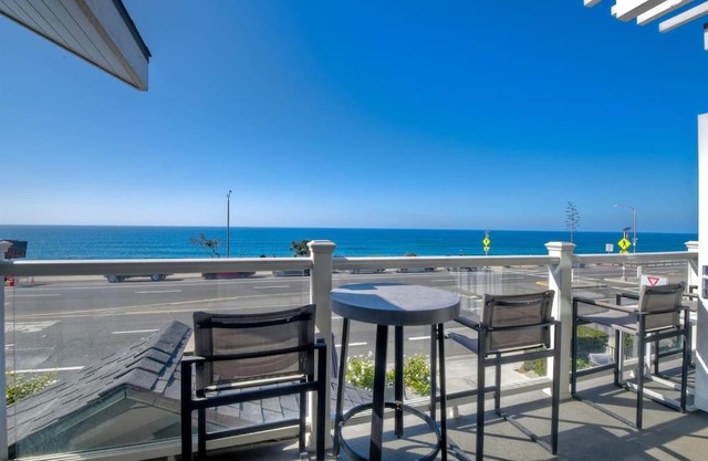 Luxury Ocean Views & Steps To The Sand - Tower 36 Upper Condo Unit