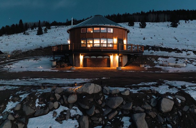 Luxury Off-Grid Yurt: Hot Tub, Epic Views, WiFi, 10 Mins from Cripple Creek!