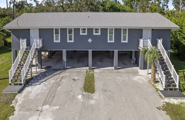 Luxury place - 23019 in Port Charlotte , one block to the Bayfront Park/Harbor