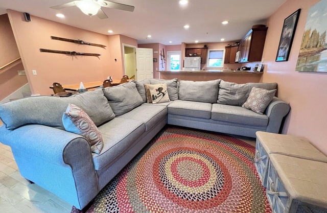 Luxury Pleasant Mountain Townhouse across from Moose Pond