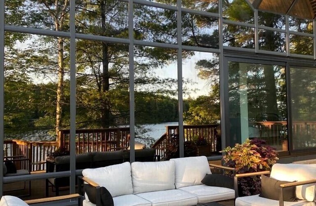 Luxury Port Carling Cottage w/boathouse & Hottub