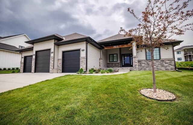 Luxury Retreat- Modern 5BR Ranch in Bennington