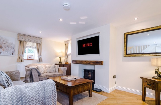 Luxury Retreat under Beeston Castle | 53 Degrees Property | Sleeps 2