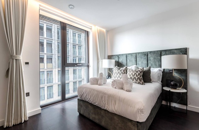 Luxury Riverfront Retreat in London