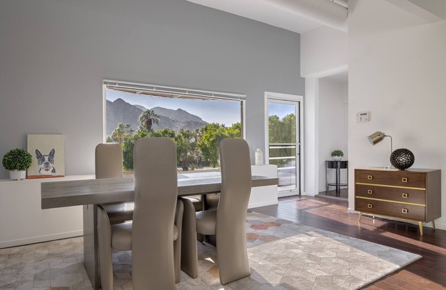 LUXURY ROOF TOP PENTHOUSE IN THE MIDDLE OF PALM SPRINGS