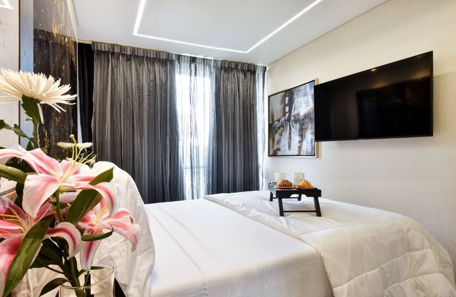 Luxury Room with window