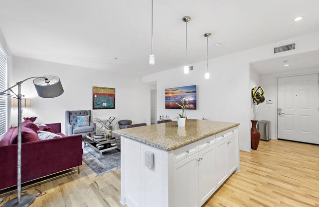 Luxury Spectrum Apartment with Pool & Spa, Gym