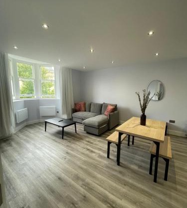 Luxury Square Flat - Luxury - En-Suites - 6 Guests