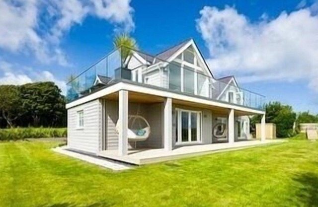 Luxury stay for 14 guests. Hot tub, tennis court and sea view