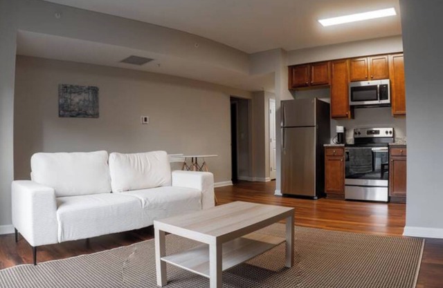 Luxury Stunning 1Bdr+DEN by metro 3 ID135