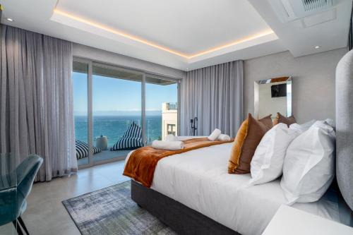 Luxury Surfer's Corner Suite with Ocean Views