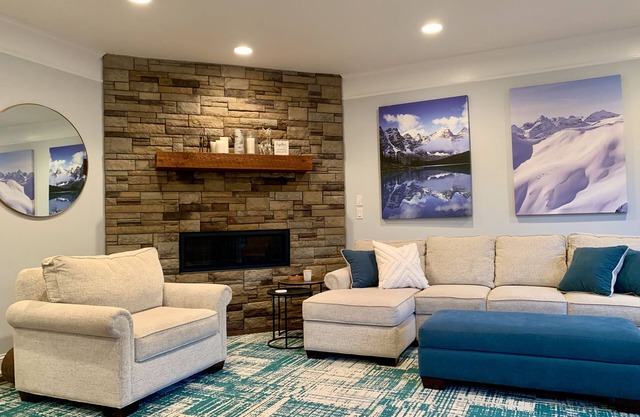 Luxury townhome in the White Mtns. Convenient to hiking and area activities!