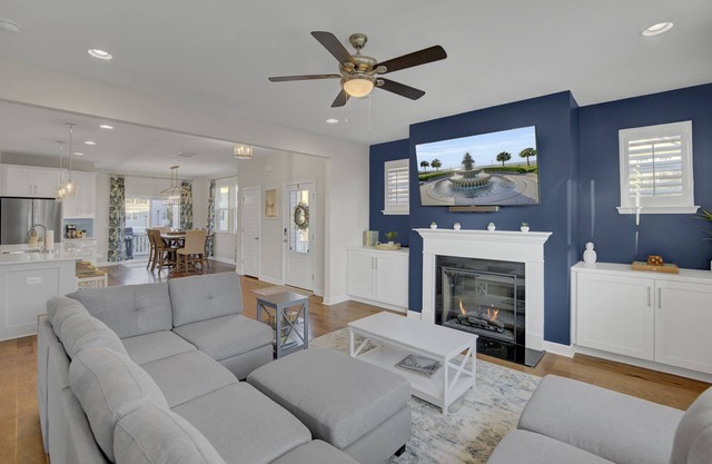 Luxury Townhome with 2 King Suites - 20 minutes from Beach & Downtown