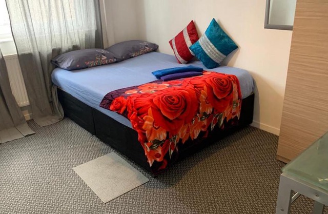 Luxury Ultra super Bedroom near the Barking Rail station in London