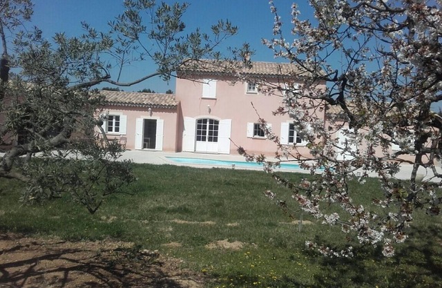 LUXURY VILLA 300 M2 - 4 ROOMS IN MOUNTAINS OF VAUCLUSE TRUFFLE DISCOVERY