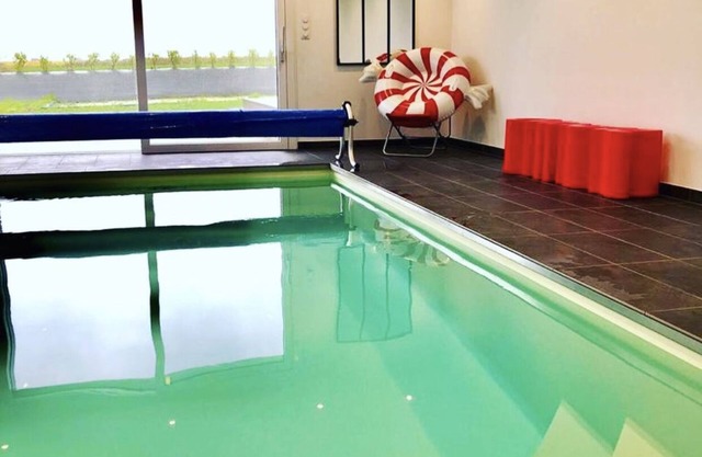 Luxury villa 4* in Kerlouan, sea and beach 80m away, quiet,heated indoor pool