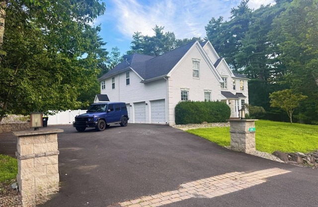 Luxury Villa-Hot Tub-Fire Pit-King Bed-Fenced Yard