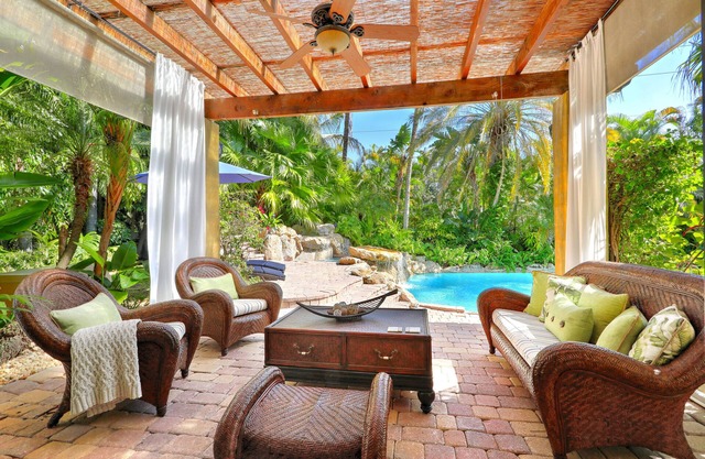 Luxury Villa-Hotel Vizalli. Heated pool 90F and jacuzzi