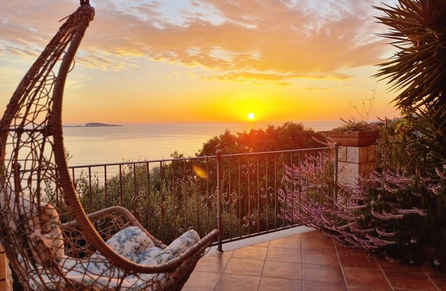 Luxury Villa near Dubrovnik for up to 10 guests with swimming- and whirlpool