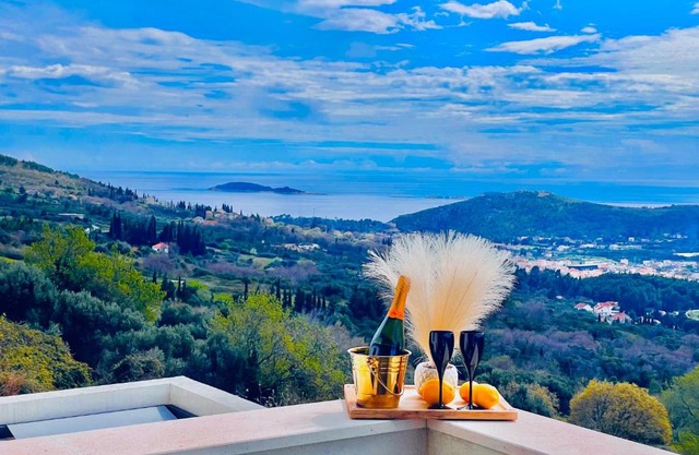 Luxury Villa Stella in a natural setting