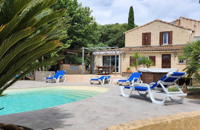 Luxury villa with infinity pool & spa 5 min from downtown Nîmes