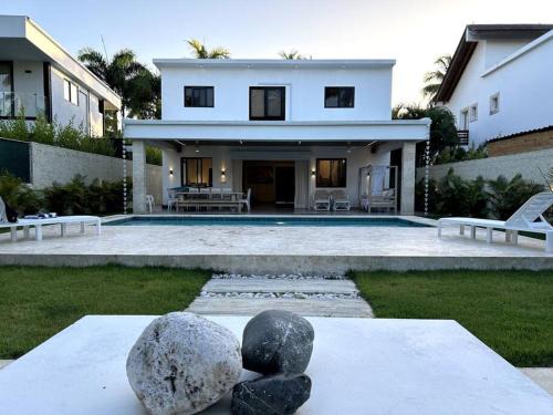 Luxury Villa with kitchen and housekeeping services, private pool, beach in an exclusive Residential area