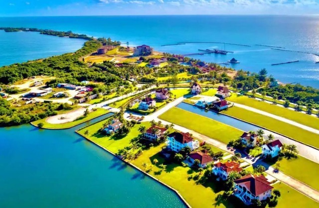 Luxury Waterfront Home + RESORT ACCESS! No sargassum!
