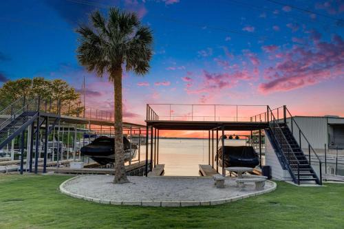 Luxury waterfront Villa Heated pool and sauna