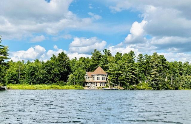 Luxury Waterfront Lake Home in the Thousand Islands Area