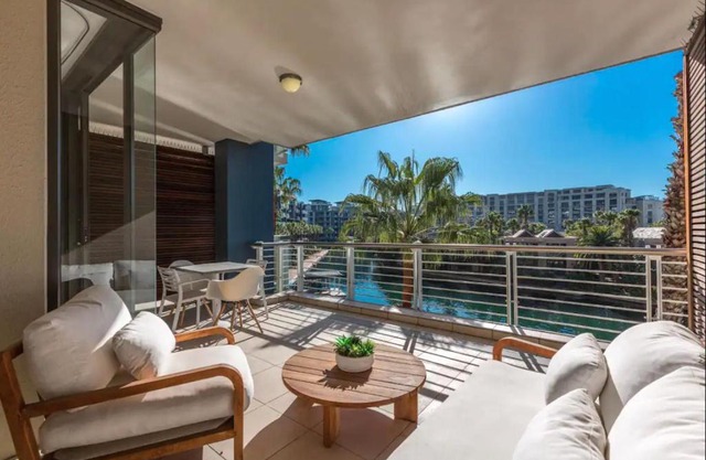 Luxury Waterfront Marina Apartment