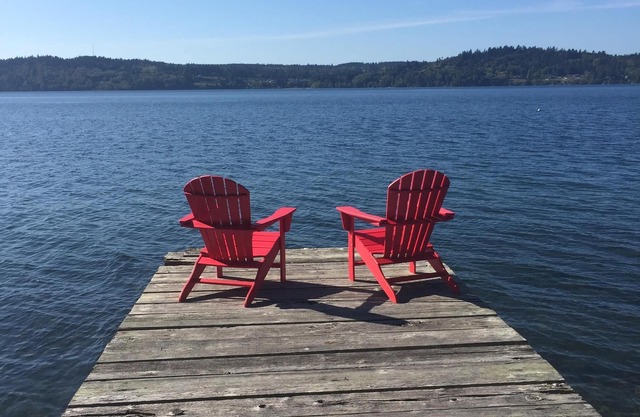 Luxury Waterfront Vacation Hideaway: family friendly, whales, birding, & more!