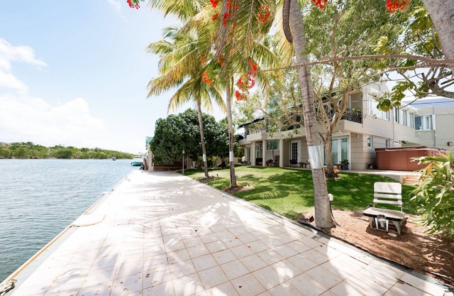 Luxury Waterfront Villa w/Pool, Spa, Sauna, & Dock—10Min from San Juan&Airportn