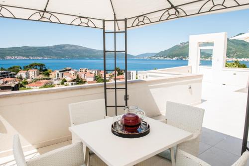 LuxuryPenthouse sea view pooll Ivy house Tivat