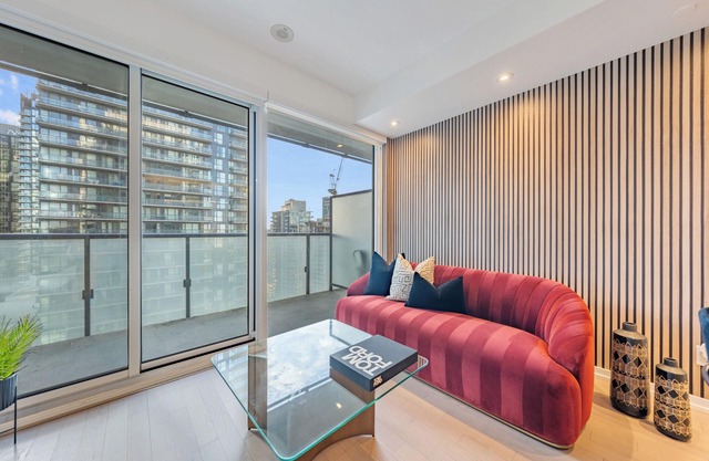 Mövenpick Suites - Downtown Toronto
