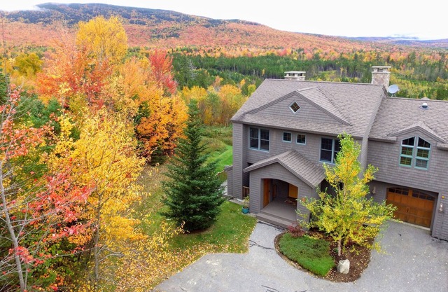 M1 Luxury home, walk to Mount Washington Hotel! AC, heated floor, stunning views. POOL/GYM!
