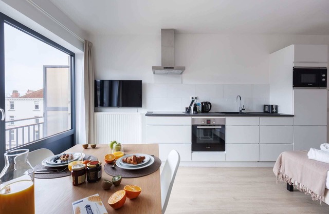 MA - Leopold II - Studio Apartment, Sleeps 2