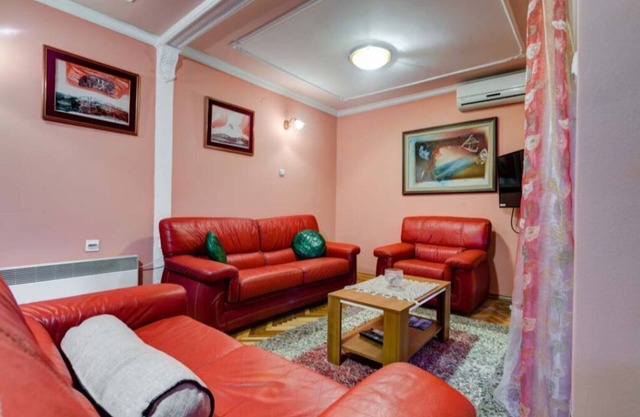 Magestic Lake - Spacious 2BD Apartment