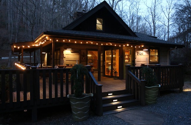 Magical Creek-side Cabin in the Woods! 10-min to Blowing Rock