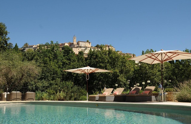 Magnificent Villa With Pool Enjoying Idyllic Views Of Town.