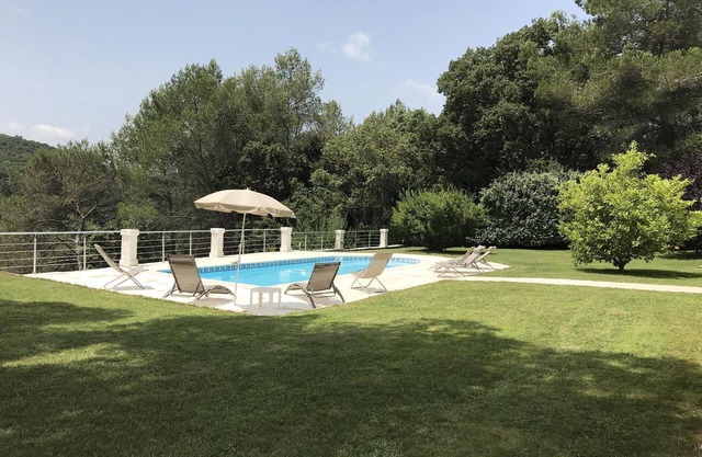 Magnificent garden level, private swimming pool, not overlooked, river 100m away