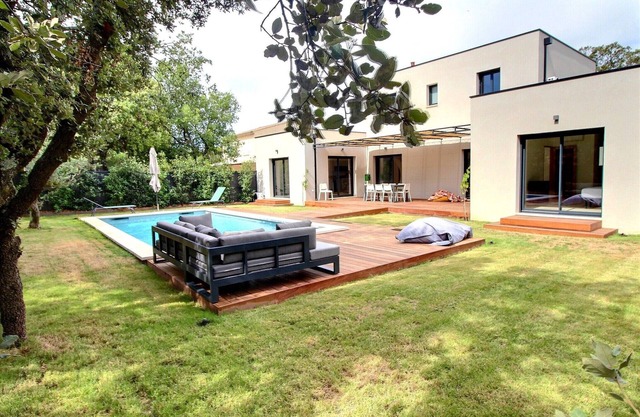 Magnificent New Villa in Saint-Didier with Pisicne