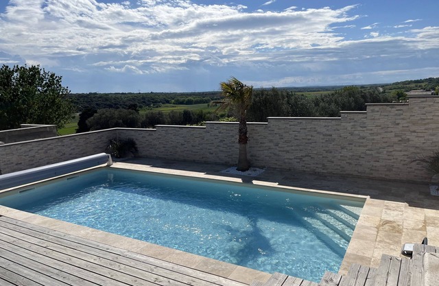 Magnificent villa Chloéline: Swimming pool and superb view