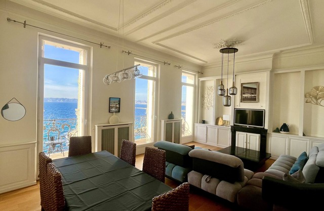 Magnifique Appartement sur la Célèbre Corniche Kennedy Face à la mer