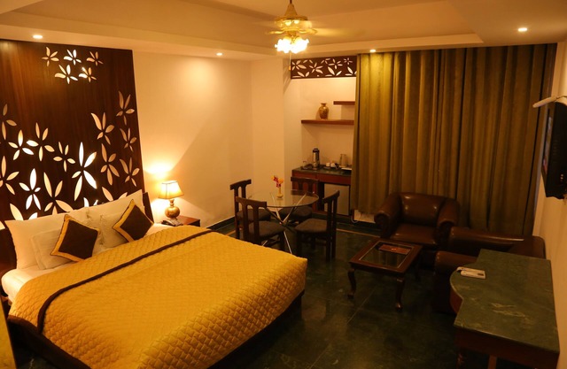 Magsons Resorts VISIT TAJ MAHAL Package for 2pax