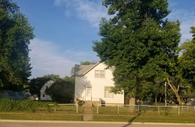 Main Street Home-Locally Owned-No Cleaning Fees-Pets Allowed