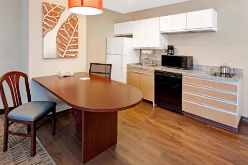 MainStay Suites Cincinnati Blue Ash
